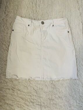 1822 Denim White Frayed-Hem Mini Skirt MEDIUM